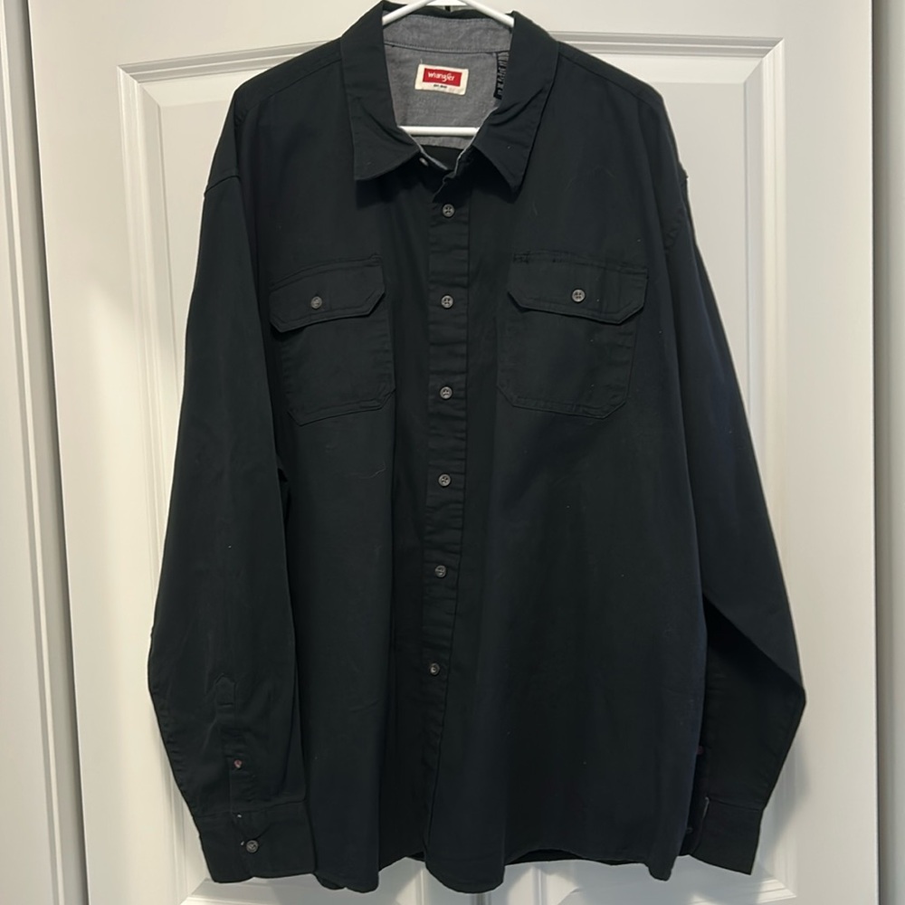 Men’s heav cotton Wrangler button down shirt
